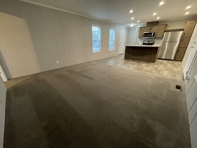 38053 Orleans St in Clinton Township, MI - Foto de edificio - Building Photo