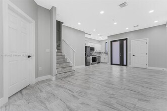 1962 NW 107th St in Miami, FL - Building Photo - Building Photo