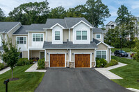 The Cove at Gateway Commons in East Lyme, CT - Foto de edificio - Building Photo