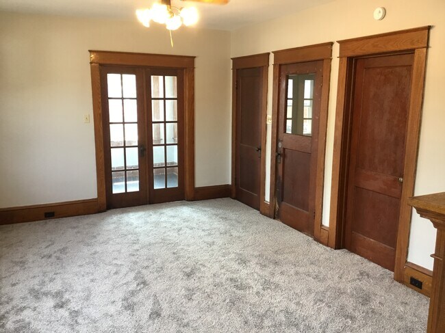 918 W 32nd St, Unit #2 in Erie, PA - Foto de edificio - Building Photo