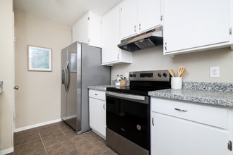 1517 Nogales St in Sacramento, CA - Foto de edificio - Building Photo