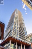 17 Bathurst St in Toronto, ON - Building Photo