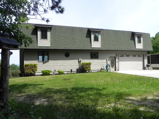 8665 Worden Rd in Beulah, MI - Building Photo - Building Photo