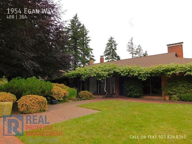 1954 Egan Way in Lake Oswego, OR - Building Photo - Building Photo