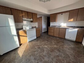 205-207-207 Westgate Ave in Cedar Falls, IA - Building Photo