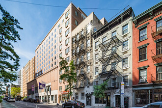139 E 13th St in New York, NY - Foto de edificio - Primary Photo