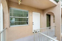 1100 SE 4th Ave, Unit 19 in Deerfield Beach, FL - Building Photo - Building Photo