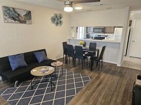 1728 Crestpoint Dr in Arlington, TX - Building Photo