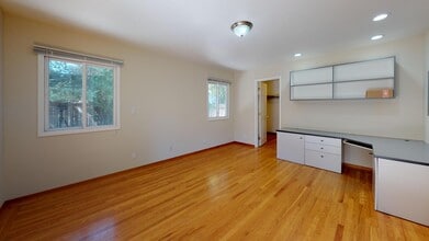 663 Newell Rd in Palo Alto, CA - Foto de edificio - Building Photo