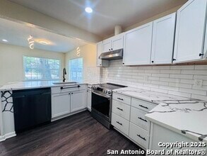 426 W Wildwood Dr in San Antonio, TX - Building Photo - Building Photo
