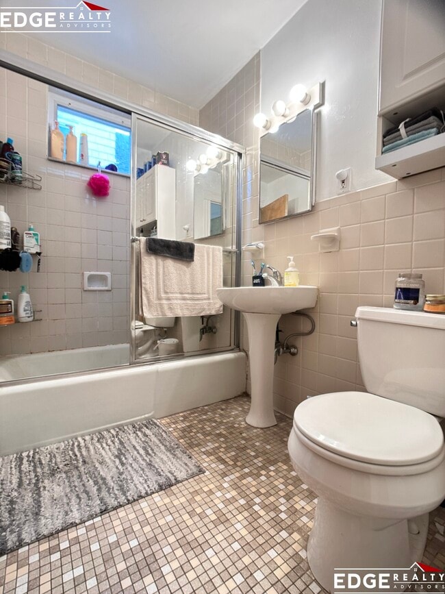 66 Brooks St, Unit 2 in Boston, MA - Building Photo - Building Photo