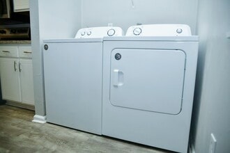 4889 Old Bainbridge Rd in Tallahassee, FL - Building Photo - Building Photo