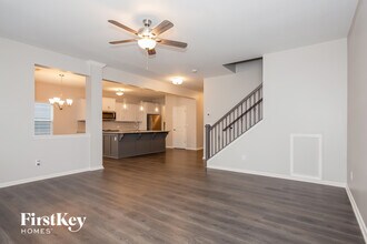 5013 Thomasville Dr in Belmont, NC - Foto de edificio - Building Photo