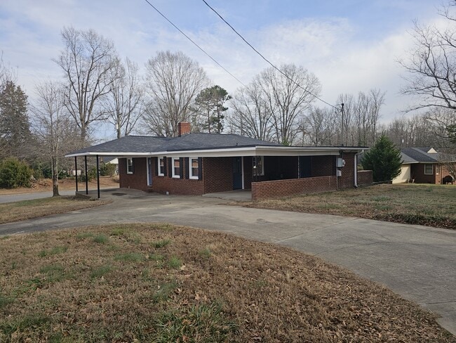 500 S Mountain St in Cherryville, NC - Building Photo - Building Photo
