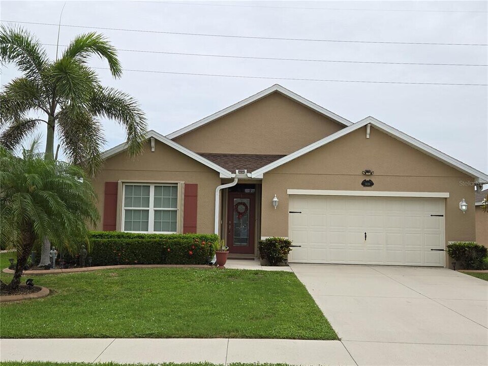 7436 Mikasa Dr in Punta Gorda, FL - Building Photo