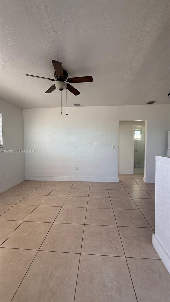 5700 SW 4th St in Miami, FL - Building Photo - Building Photo