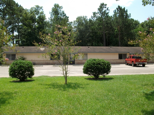 120 Charles Barker Ave in Cleveland, TX - Building Photo