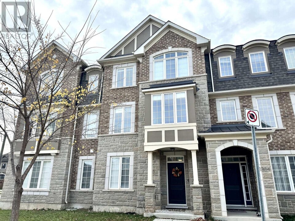 3302 Carding Mill Trail in Oakville, ON - Building Photo