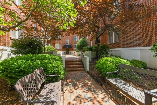 property at 828 N Elm St