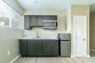 104 S 51st St in Philadelphia, PA - Building Photo