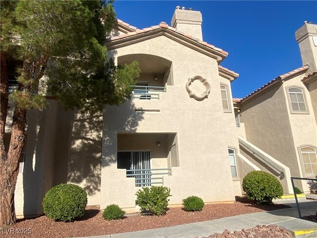 property at 5415 W Harmon Ave
