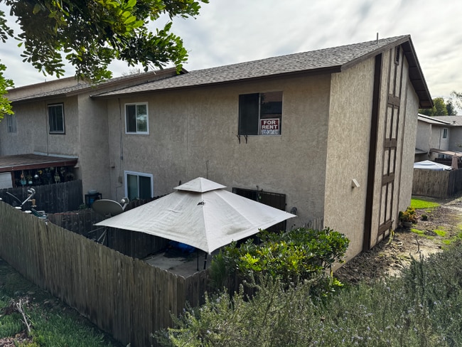 438 Verde Ridge Ct in Spring Valley, CA - Foto de edificio - Building Photo