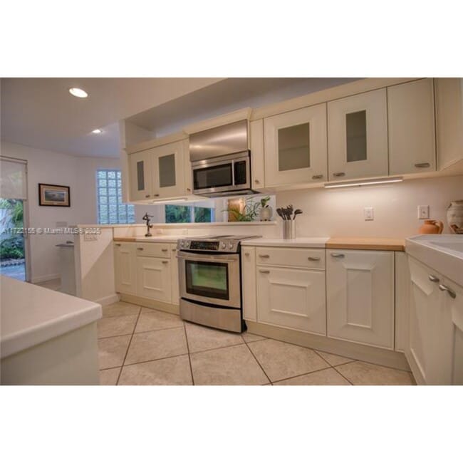 2200 Lincoln Ave in Miami, FL - Building Photo - Building Photo