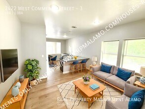 2422 W Commerce St in San Antonio, TX - Building Photo - Building Photo