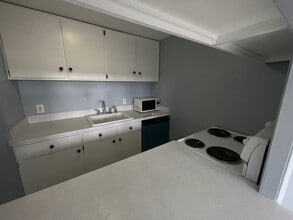 22700 Garrison St, Unit 807 in Dearborn, MI - Building Photo - Building Photo