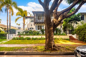 The Tusquellas at 923 20th Street in Santa Monica, CA - Foto de edificio - Building Photo