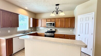 11011 Northam Dr in Tomball, TX - Building Photo - Building Photo