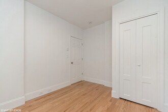 44 Clearway St, Unit 8 in Boston, MA - Foto de edificio - Building Photo
