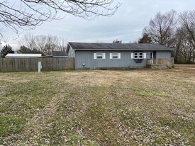 934 Evergreen Ave in Hollister, MO - Building Photo