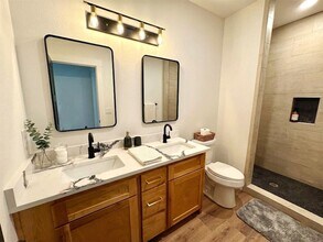 1002 E 33rd St in Houston, TX - Foto de edificio - Building Photo