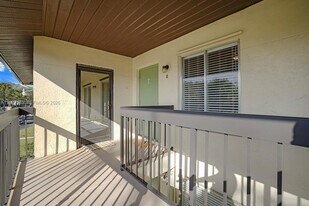 6327 Chasewood Dr, Unit E in Jupiter, FL - Building Photo