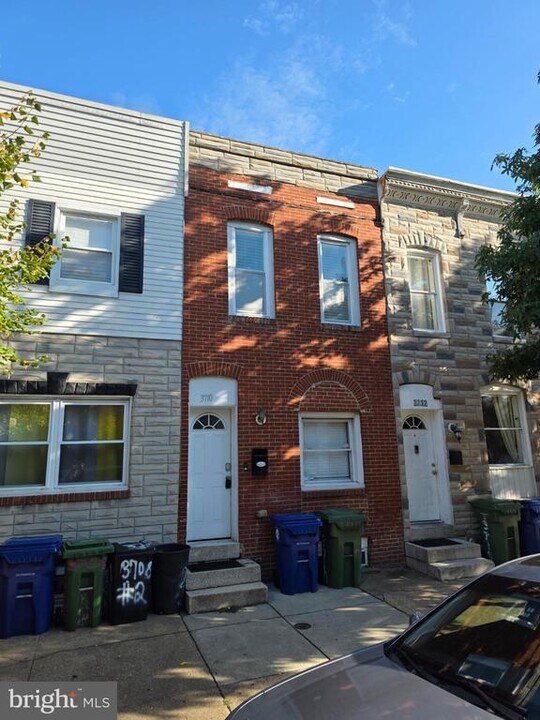 3710 E Pratt St in Baltimore, MD - Building Photo