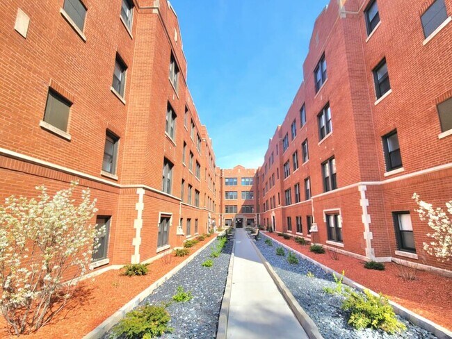 property at 3942 N Janssen Ave