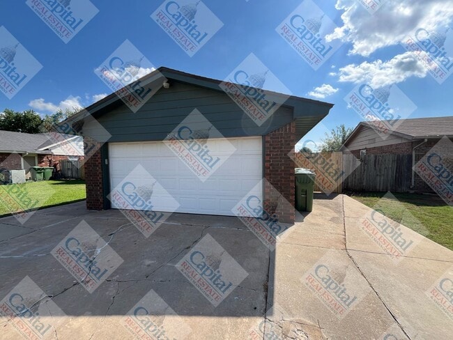 804 Ranchoak Dr in Yukon, OK - Building Photo - Building Photo