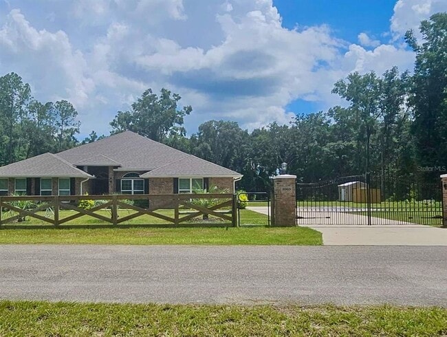 8969 NE 8th Trl in High Springs, FL - Building Photo - Building Photo