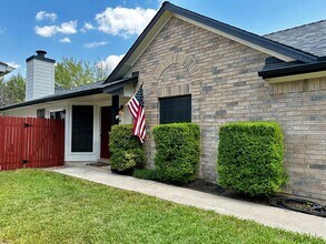 14231 Anita Marie Ln in Austin, TX - Building Photo - Building Photo