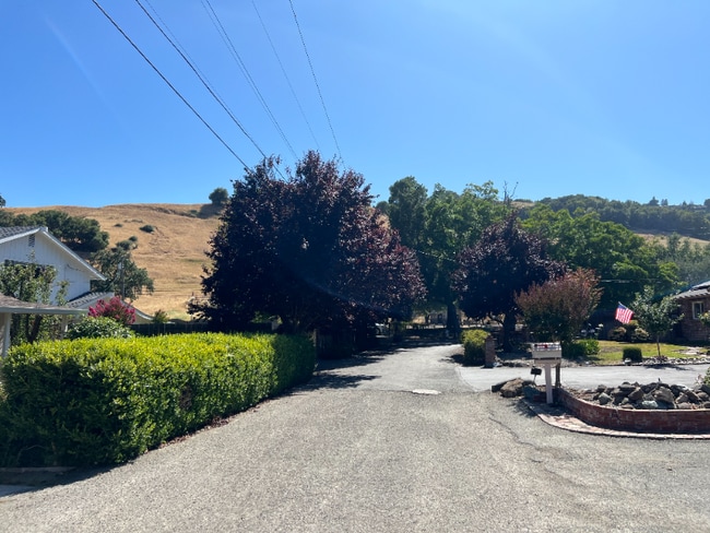 3270 Hillview Ln in Lafayette, CA - Building Photo - Building Photo