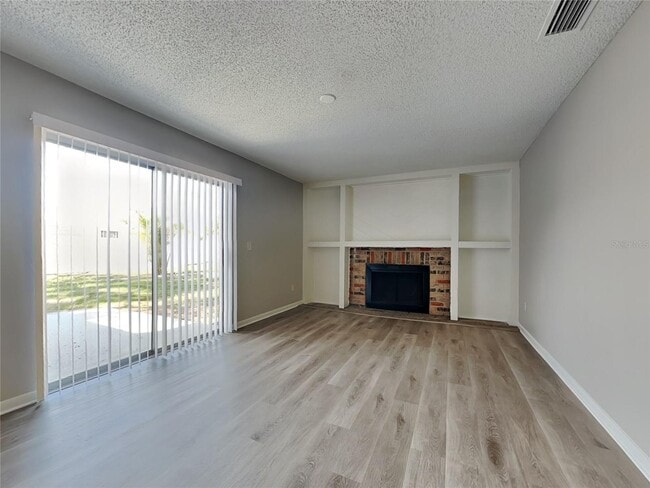 646 Pine Forest Dr in Brandon, FL - Building Photo - Building Photo