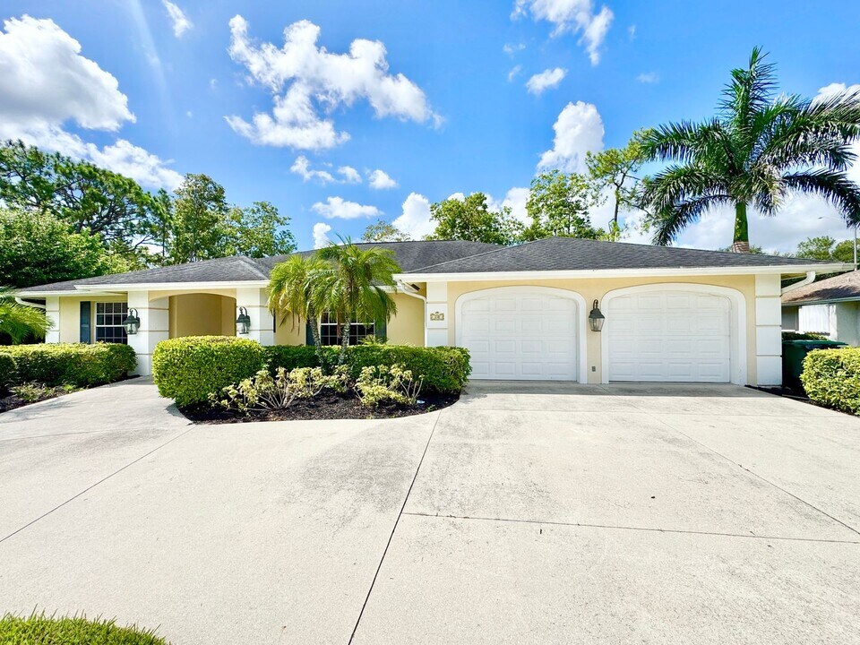 20 Newbury Pl in Naples, FL - Building Photo