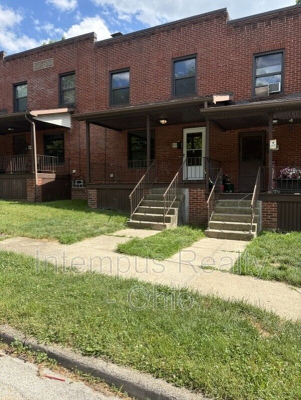 property at 915 Lakewood Ave