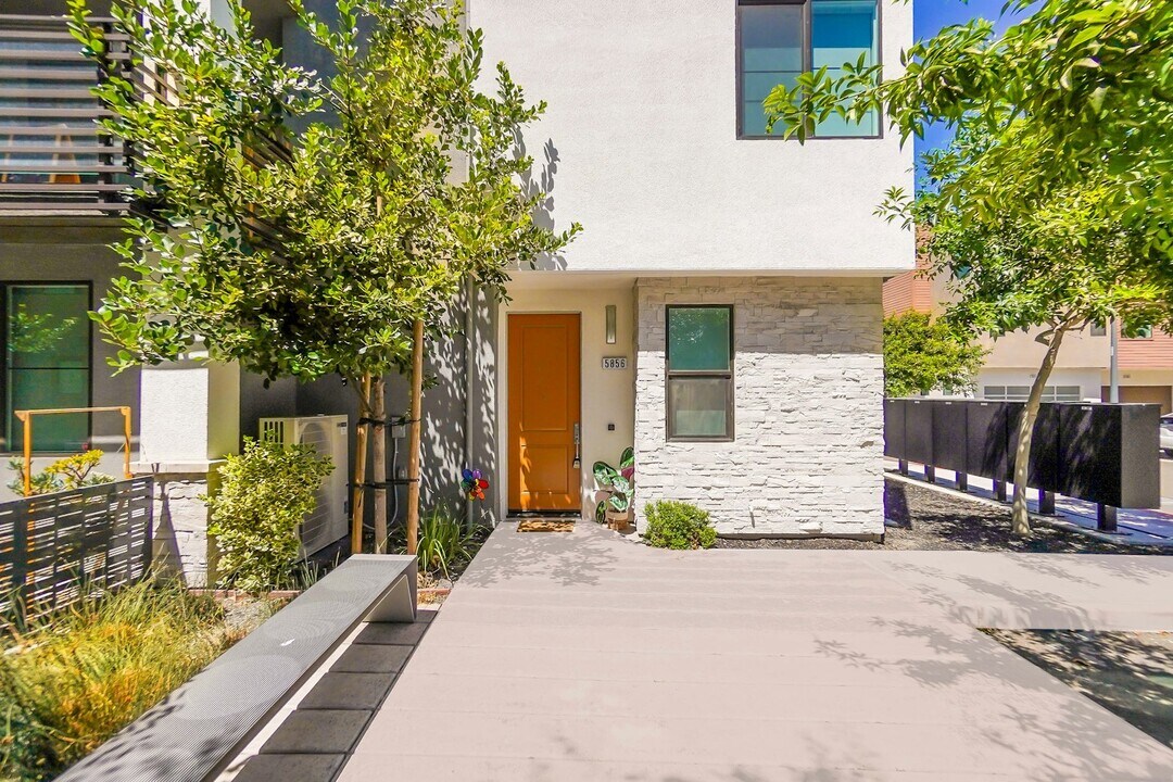 5856 Cadence Ave in Dublin, CA - Building Photo