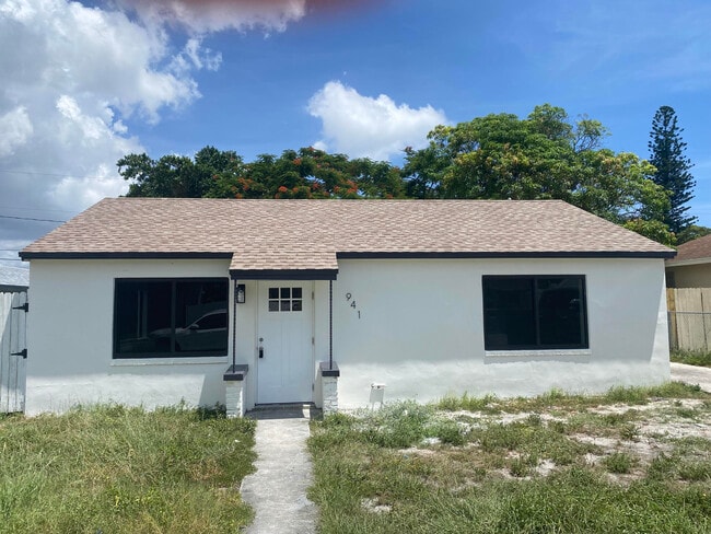 property at 941 32nd St