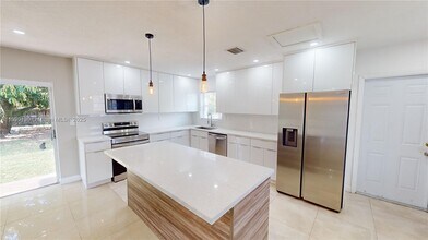 3354 NW 181st St in Miami Gardens, FL - Building Photo - Building Photo