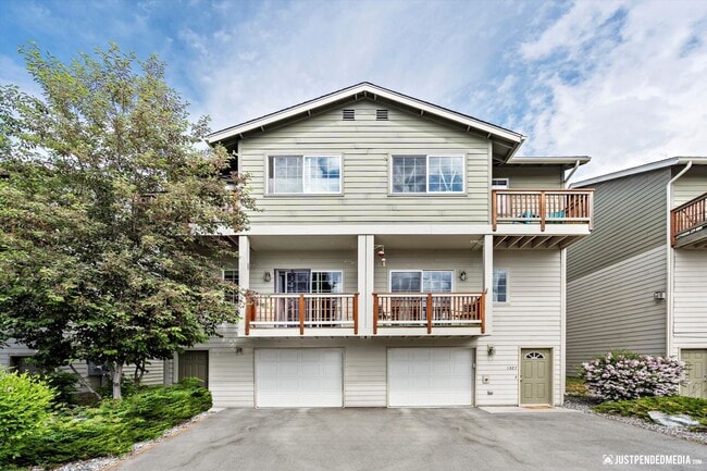 1327 Denali St in Anchorage, AK - Building Photo - Building Photo