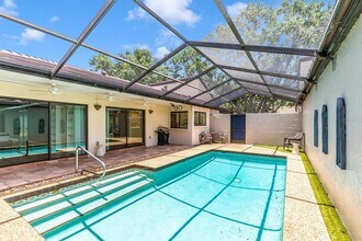 3902 Glen Oaks Manor Dr in Sarasota, FL - Building Photo - Building Photo