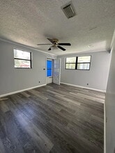 5368 Marybudd Ave in Jacksonville, FL - Foto de edificio - Building Photo